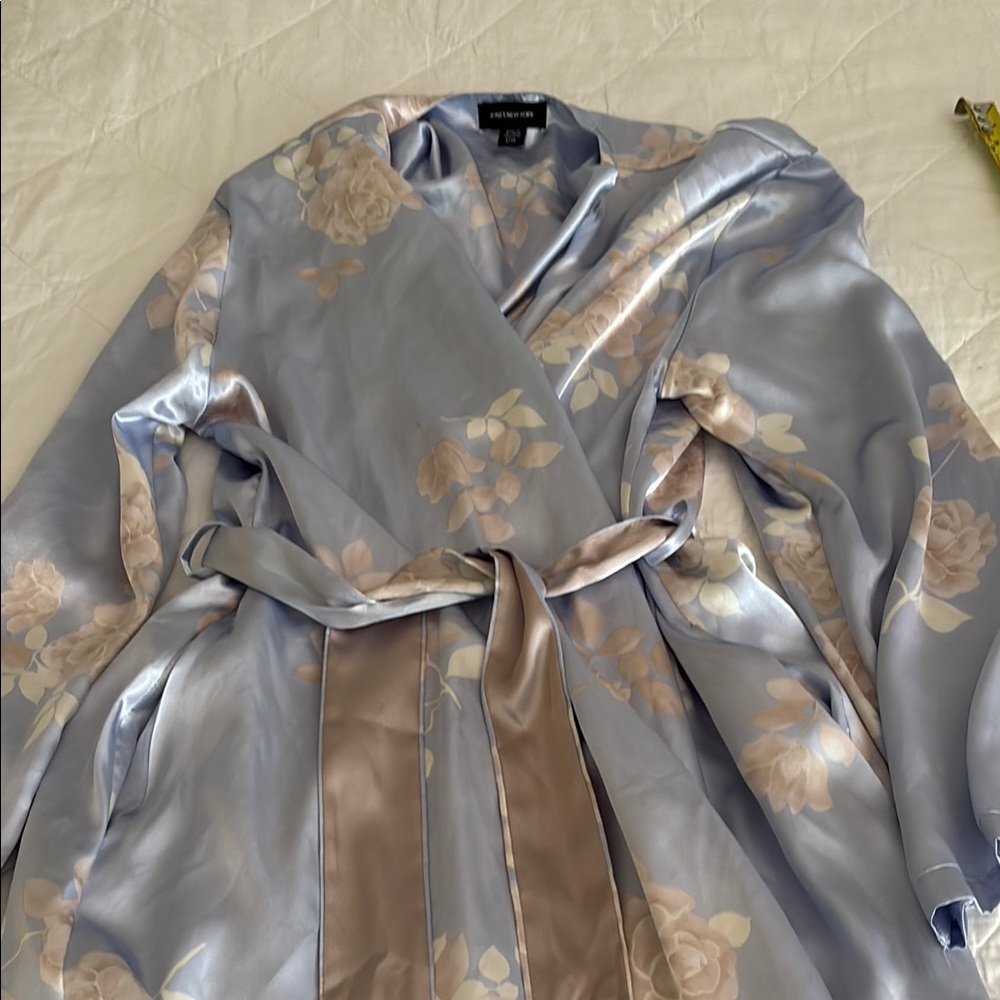 Jones New York Tan and Blue Robe Intimates & Sleepwear